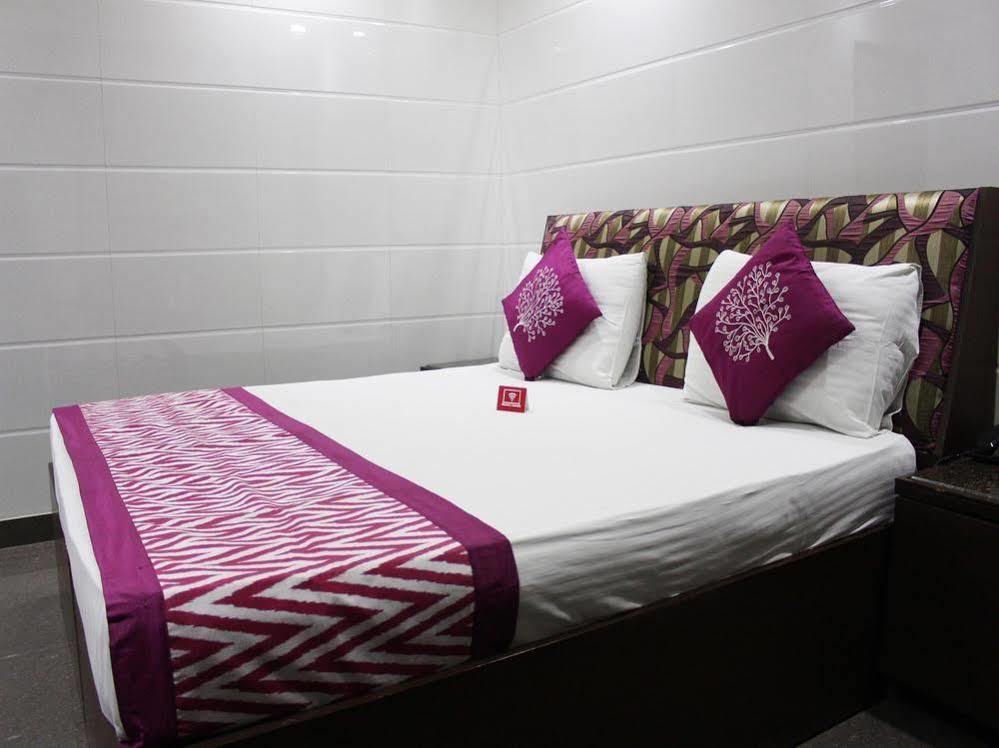 Oyo 2705 Hotel Preet Palace نيودلهي المظهر الخارجي الصورة