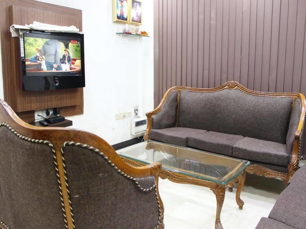 Oyo 2705 Hotel Preet Palace نيودلهي المظهر الخارجي الصورة