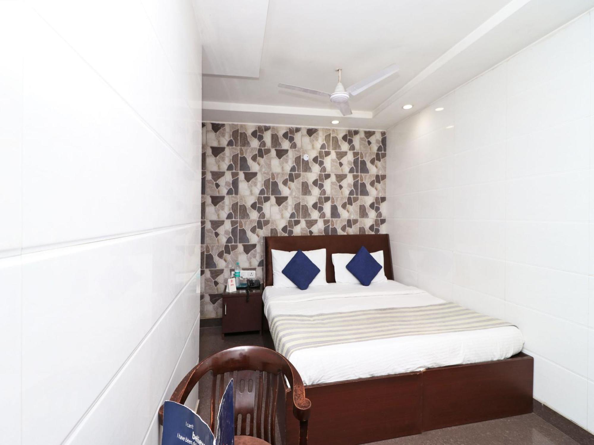 Oyo 2705 Hotel Preet Palace نيودلهي المظهر الخارجي الصورة
