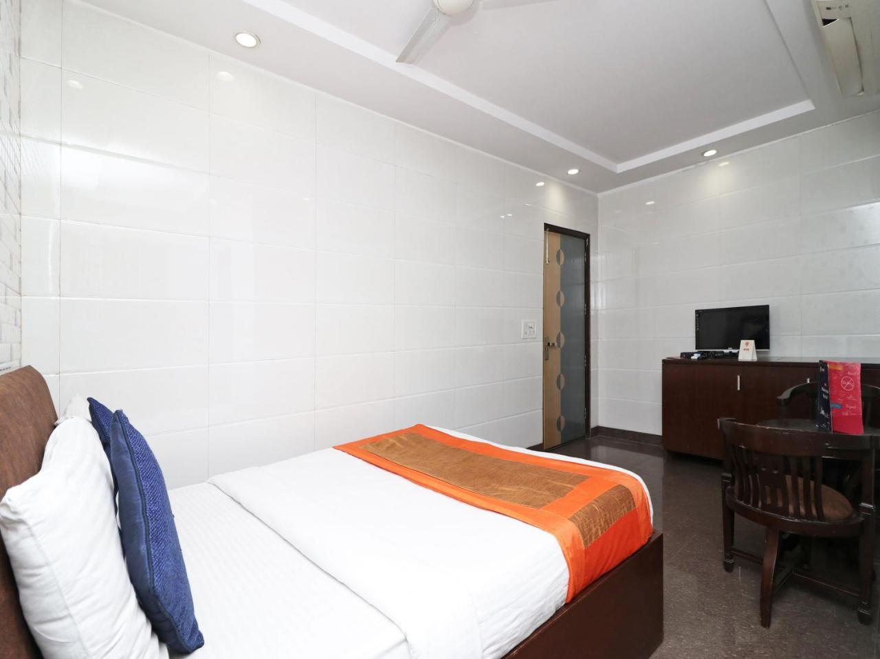Oyo 2705 Hotel Preet Palace نيودلهي المظهر الخارجي الصورة