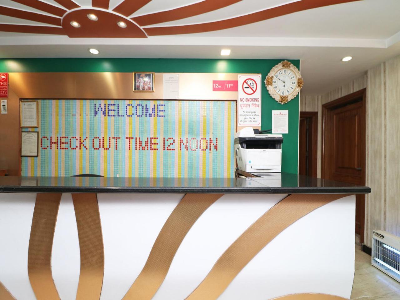 Oyo 2705 Hotel Preet Palace نيودلهي المظهر الخارجي الصورة