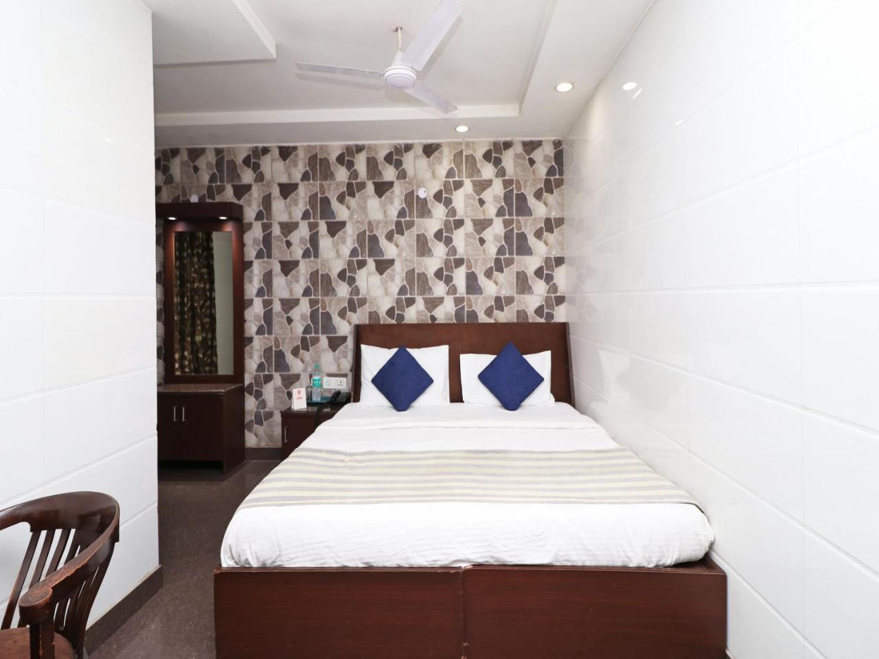 Oyo 2705 Hotel Preet Palace نيودلهي المظهر الخارجي الصورة