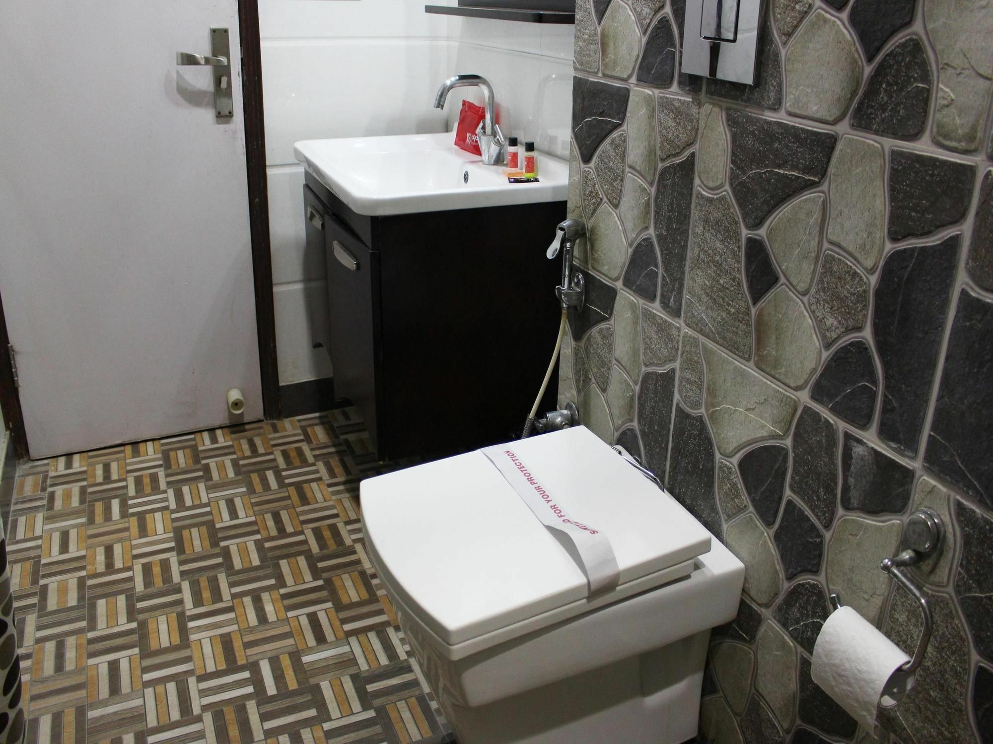 Oyo 2705 Hotel Preet Palace نيودلهي المظهر الخارجي الصورة