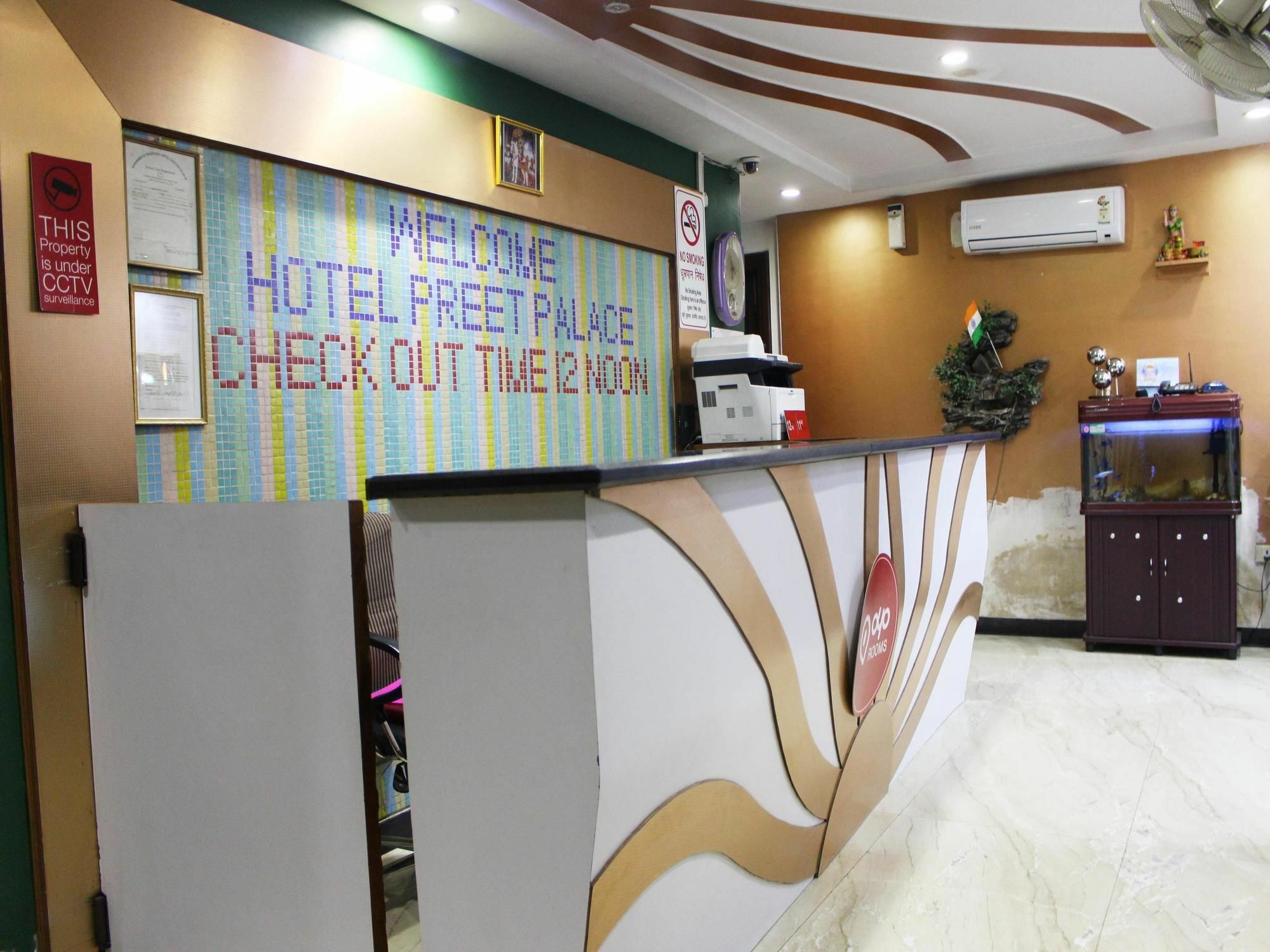 Oyo 2705 Hotel Preet Palace نيودلهي المظهر الخارجي الصورة